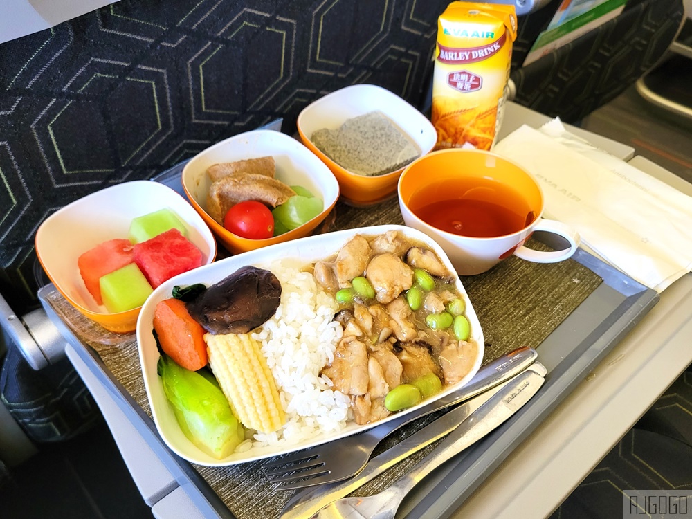 長榮航空評價 上海浦東-台北桃園 長榮航空777經濟艙飛機餐 開箱BR711