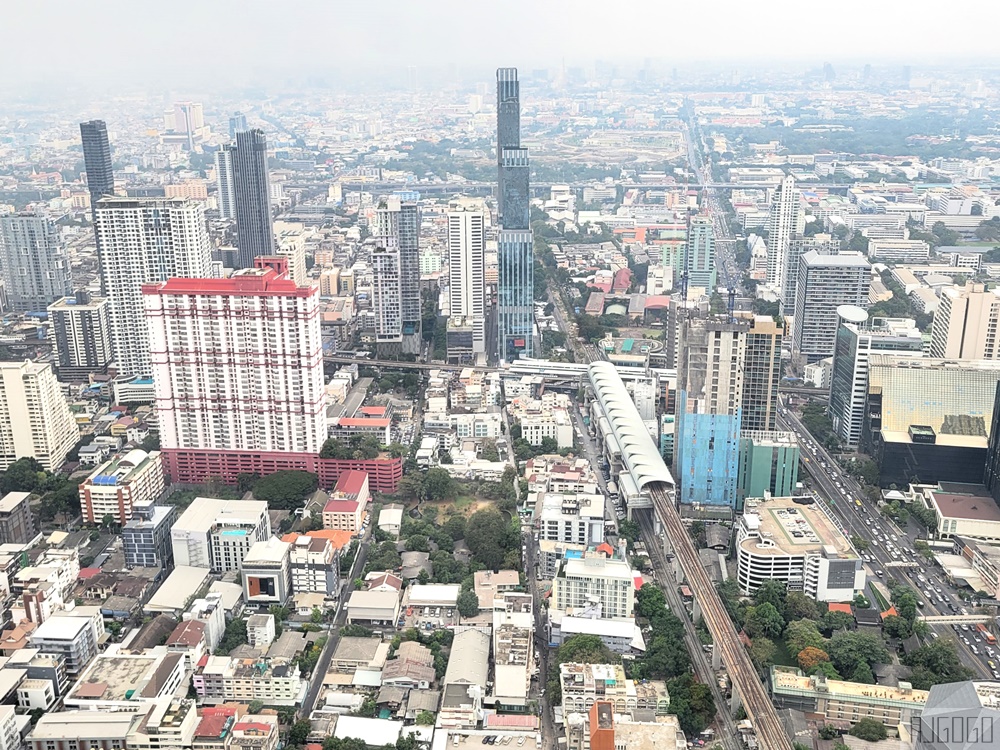 2026曼谷自由行 曼谷彩虹雲霄酒店吃到飽 81樓Sky Box尊尚露台自助餐 送觀景臺、83樓天台酒吧調酒1杯 曼谷旅遊推薦 2026曼谷自由行 曼谷彩虹雲霄酒店吃到飽 81樓Sky Box尊尚露台自助餐 送觀景臺、83樓天台酒吧調酒1杯 曼谷旅遊推薦