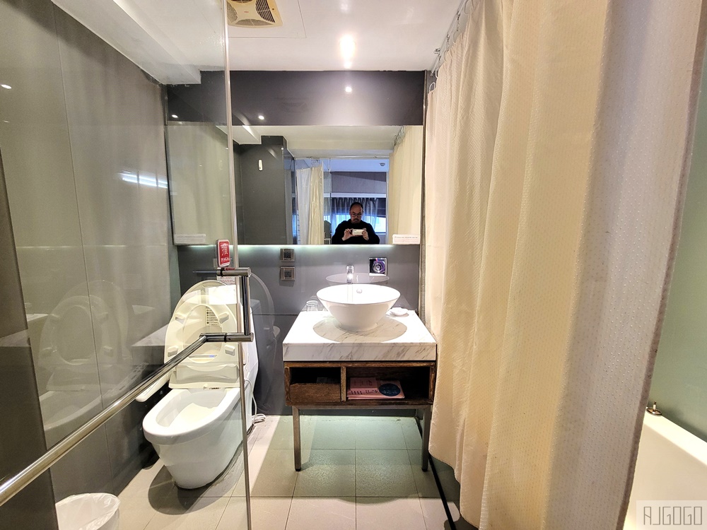 2026台北住宿 新麗旅店 西門町飯店 雙人房、停車場 台北飯店