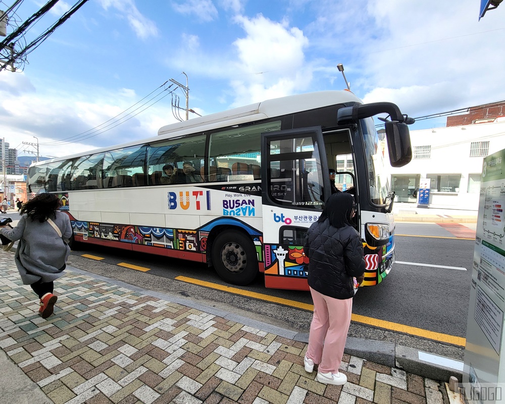 2026釜山自由行 白淺灘文化村 岩壁上的海景壁畫村落 釜山海景咖啡廳