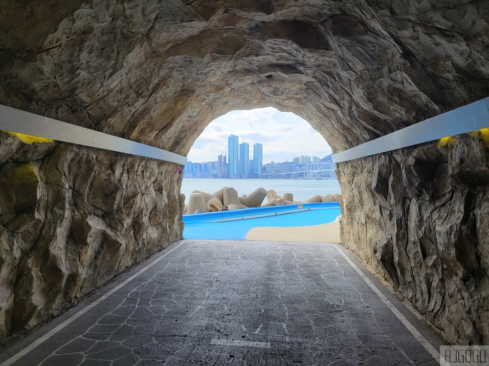 2026釜山自由行 白淺灘文化村 岩壁上的海景壁畫村落 釜山海景咖啡廳 2026釜山自由行 白淺灘文化村 岩壁上的海景壁畫村落 釜山海景咖啡廳