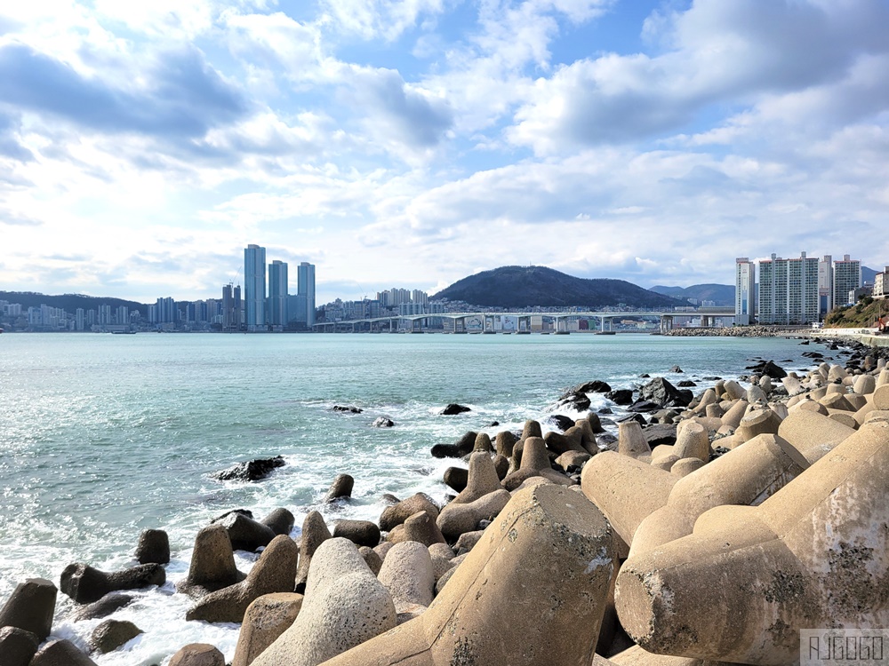 2026釜山自由行 白淺灘文化村 岩壁上的海景壁畫村落 釜山海景咖啡廳