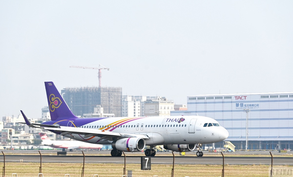 2026高雄景點 老爸機場咖啡/老爸休閒農場 高雄機場跑道前第一排景觀咖啡廳 @AJ的旅行地圖