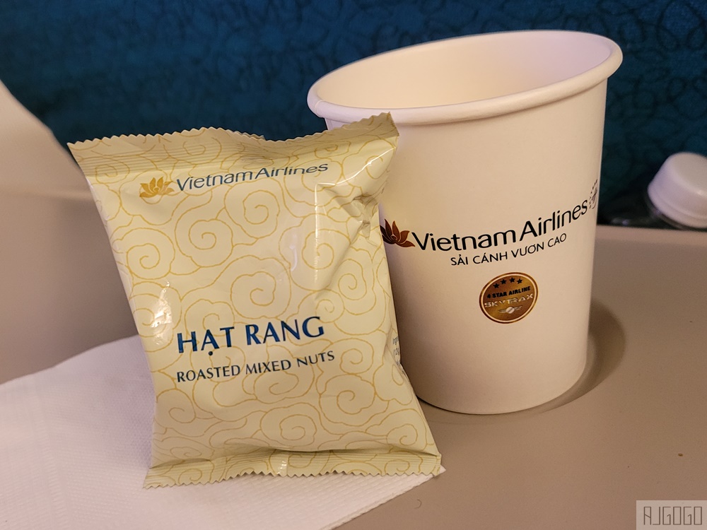 越南航空 富國島>胡志明市>桃園 經濟艙飛機餐 開箱VN1824/VN570