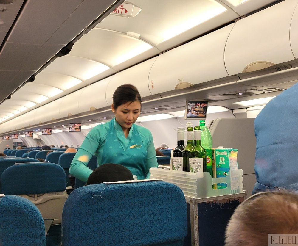 越南航空 富國島>胡志明市>桃園 經濟艙飛機餐 開箱VN1824/VN570