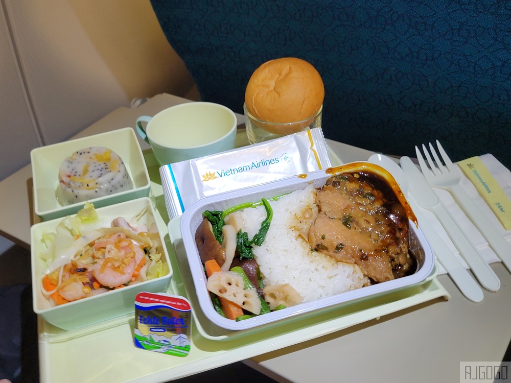 越南航空 富國島>胡志明市>桃園 經濟艙飛機餐 開箱VN1824/VN570