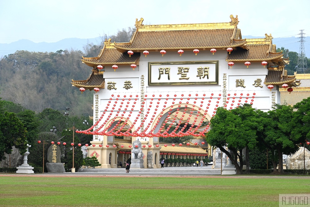 高雄景點 六龜 寶光建德神威天臺山道場 花旗木 每年3~4月花季登場