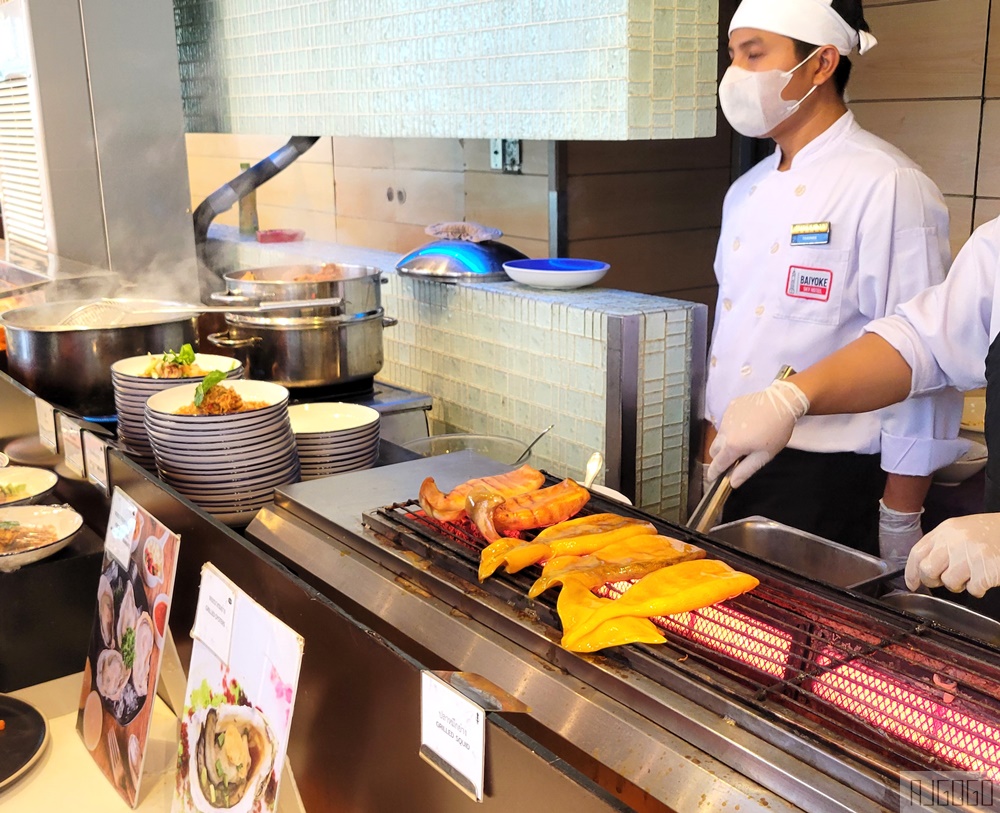 2026曼谷自由行 彩虹雲霄飯店 景觀餐廳吃到飽 78樓 Bangkok Sky自助餐 送觀景台 @AJ的旅行地圖