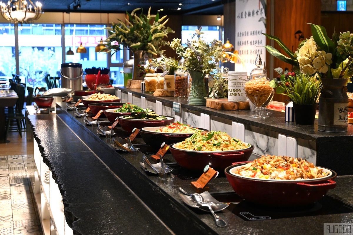 即時熱門文章：2026高雄美食 素食吃到飽 蔬食百匯 Double Veggie 假日午餐 捷絲旅高雄站前館