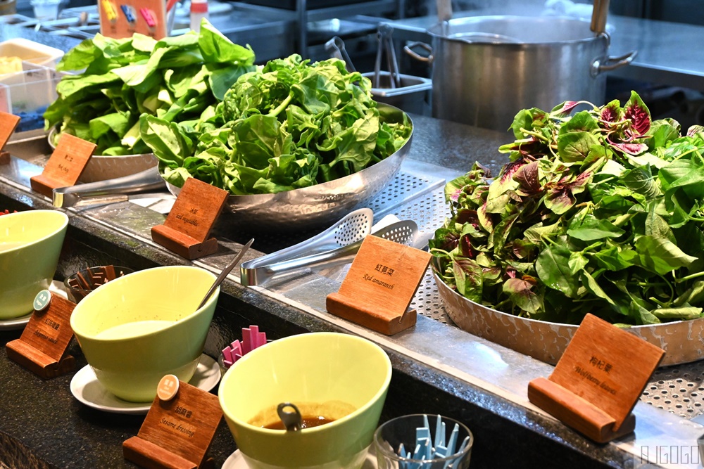 2026高雄美食 素食吃到飽 蔬食百匯 Double Veggie 假日午餐 捷絲旅高雄站前館