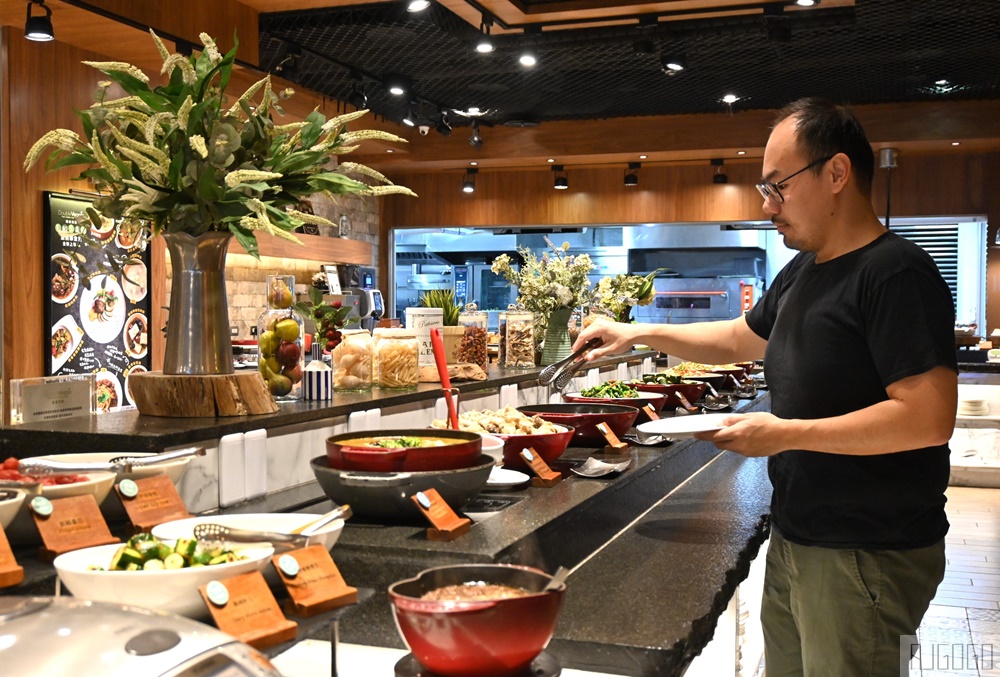 2026高雄美食 素食吃到飽 蔬食百匯 Double Veggie 假日午餐 捷絲旅高雄站前館