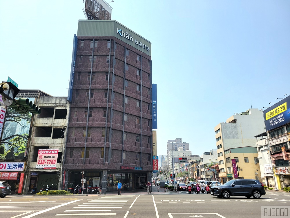 2026高雄住宿 康瀚行旅 便宜高雄飯店 丹丹漢堡七賢店在斜對面