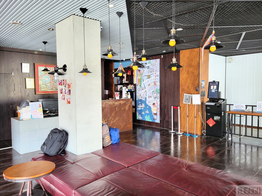 2026高雄住宿 康瀚行旅 便宜高雄飯店 丹丹漢堡七賢店在斜對面