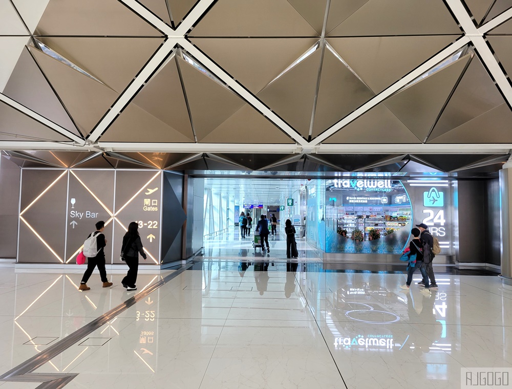 2026香港機場天際走廊觀景台 步行可到T1衛星客運廊 香港景點推薦 2026香港機場天際走廊觀景台 步行可到T1衛星客運廊 香港景點推薦