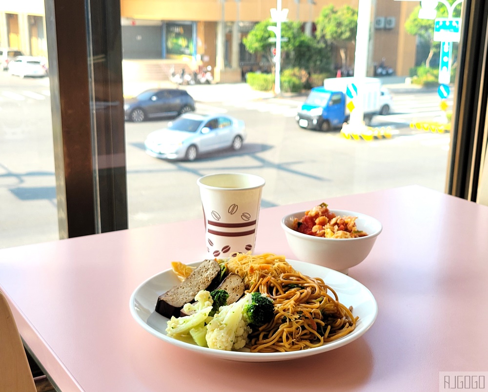2026嘉義住宿 萬泰大飯店 停車場、早餐、標準雙人房 便宜嘉義飯店
