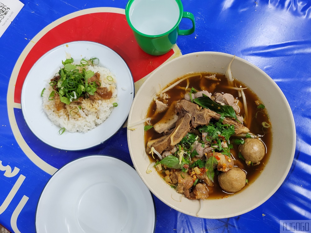 高雄美食 大城老船麵 道地泰國料理 泰國街頭氣氛100分