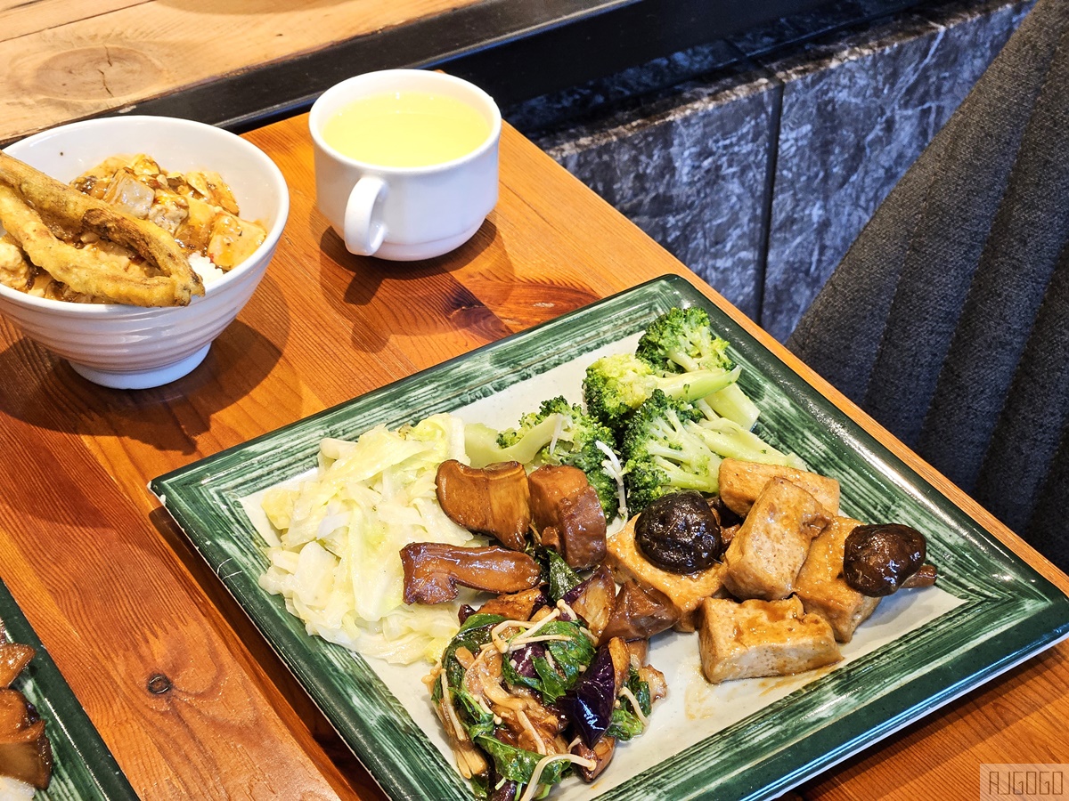 2026花蓮美食 蝸牛蔬食 花蓮素食吃到飽 花蓮美食餐廳推薦