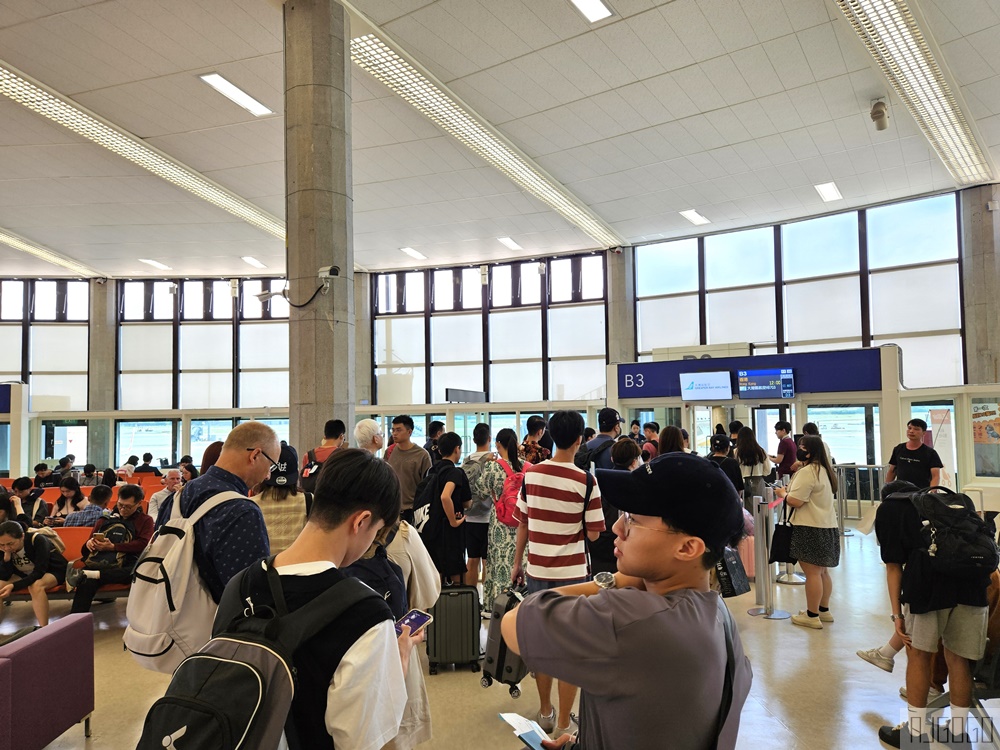 大灣區航空 台北桃園TPE-香港HKG 飛行報告 經濟艙飛機餐 大灣區航空評價