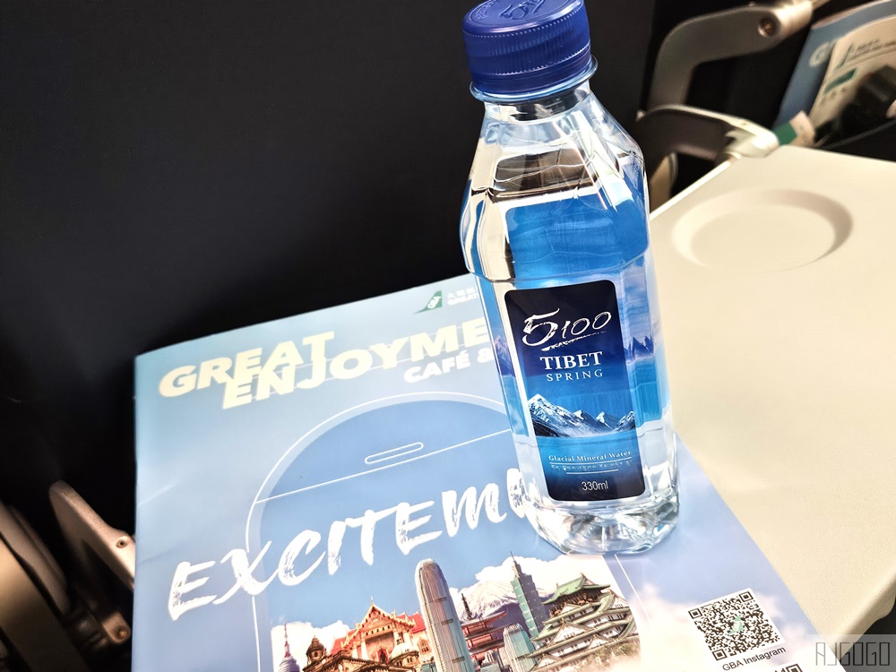 大灣區航空 台北桃園TPE-香港HKG 飛行報告 經濟艙飛機餐 大灣區航空評價