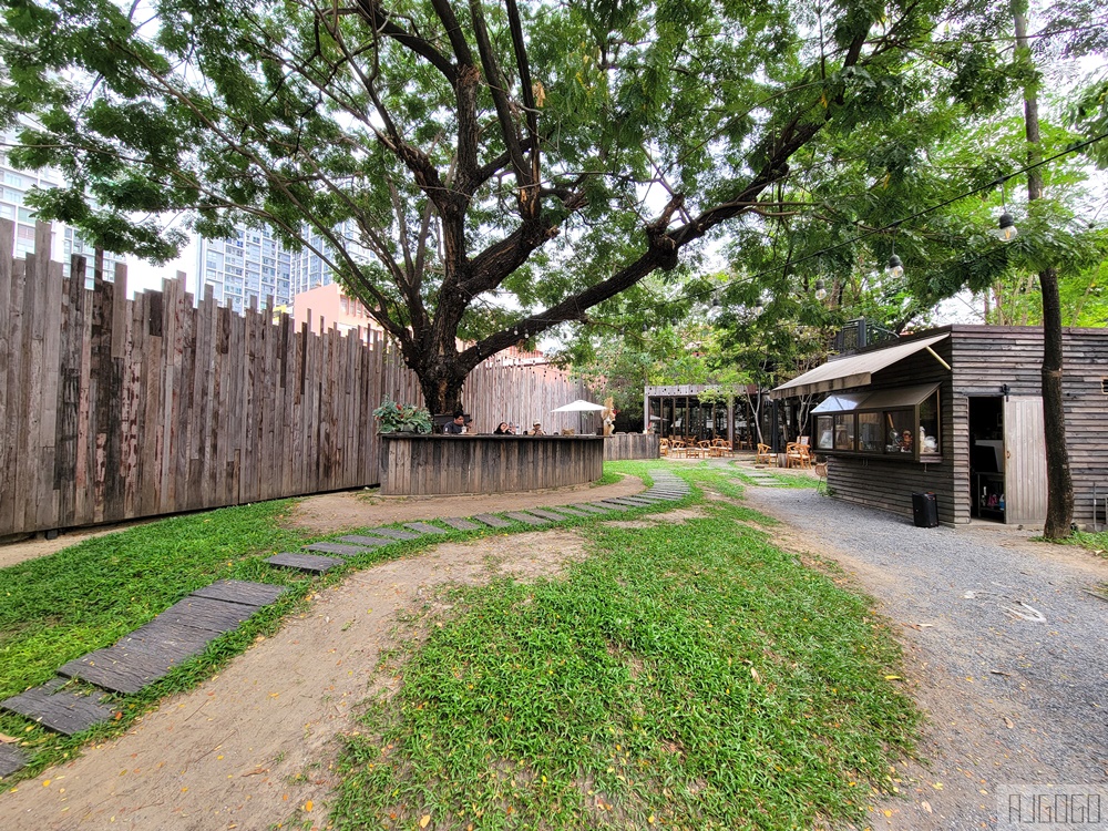 2026曼谷美食 曼谷咖啡廳推薦 THE WOOD LAND 森林系咖啡館 BTS On Nut站旁 泰國旅遊