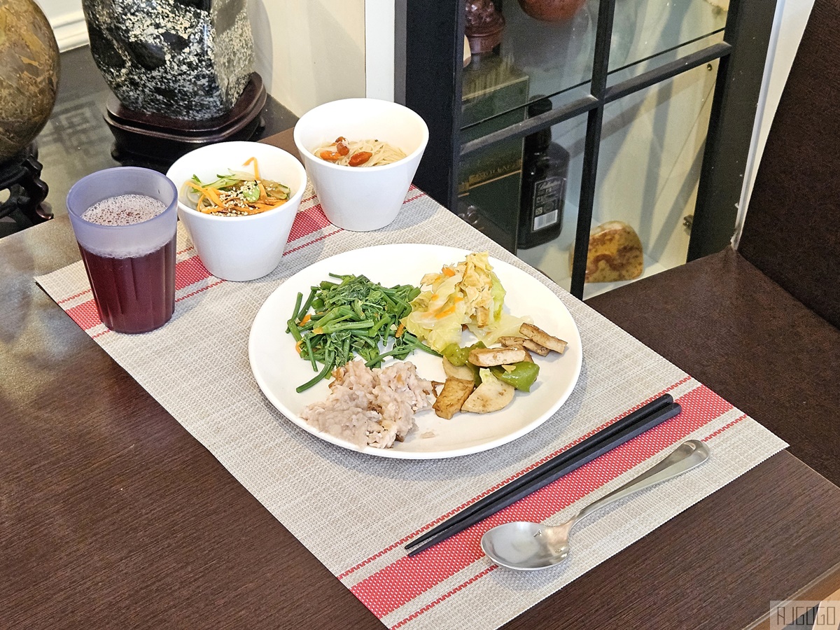 台東美食 歐拉蔬食館 素食吃到飽 家庭口味的素食料理 台東美食 歐拉蔬食館 素食吃到飽 家庭口味的素食料理