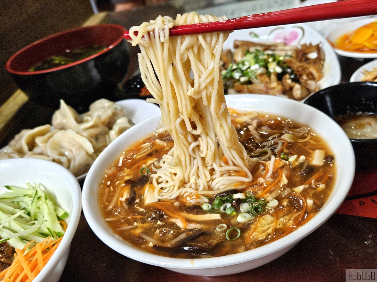 即時熱門文章：台東美食 鼎倫牛肉麵 台東太麻里超人氣小吃 酸辣麵、雙醬麵好吃 台東旅遊