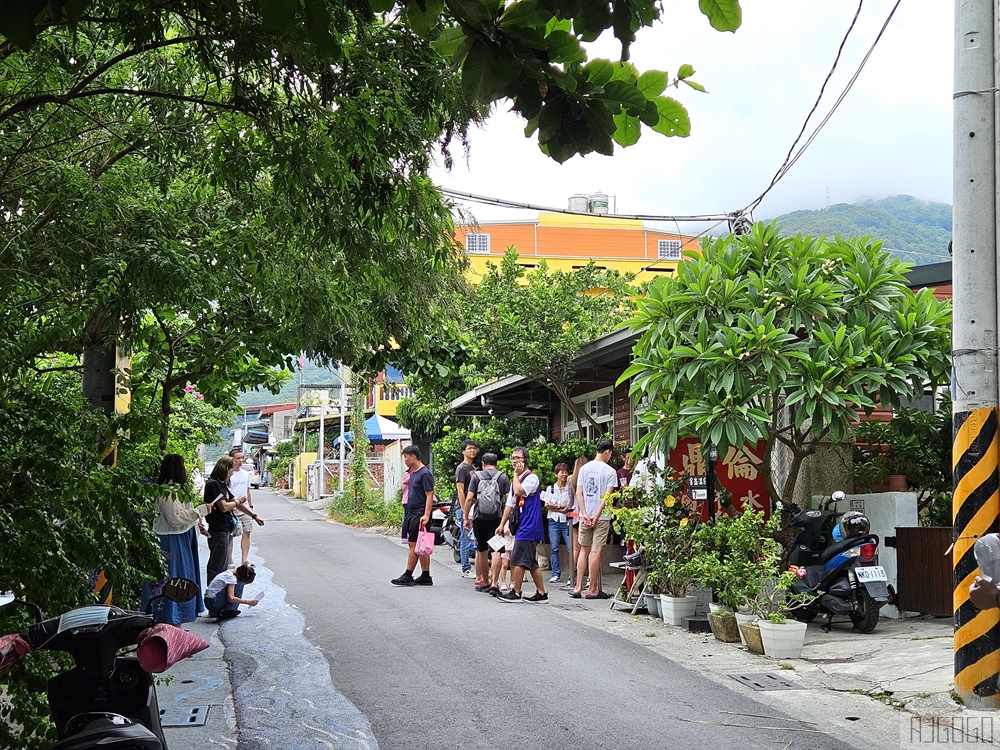 台東美食 鼎倫牛肉麵 台東太麻里超人氣小吃 酸辣麵、雙醬麵好吃 台東旅遊