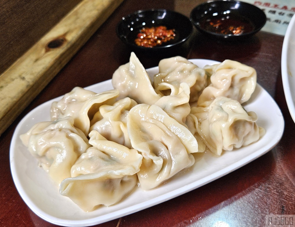 台東美食 鼎倫牛肉麵 台東太麻里超人氣小吃 酸辣麵、雙醬麵好吃 台東旅遊