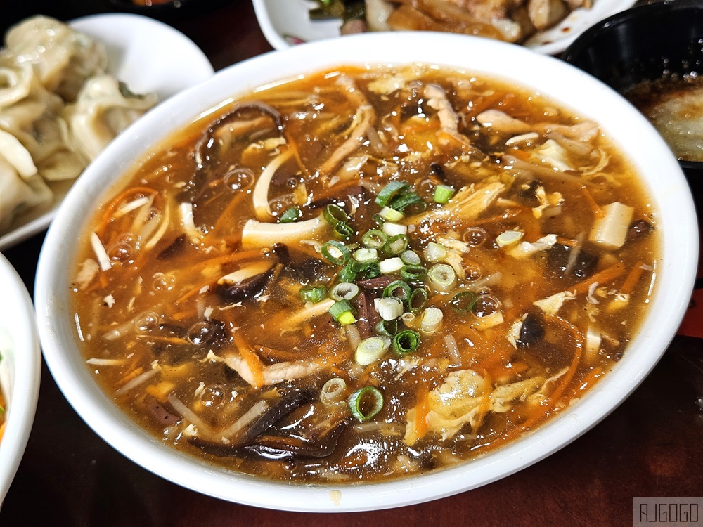 台東美食 鼎倫牛肉麵 台東太麻里超人氣小吃 酸辣麵、雙醬麵好吃 台東旅遊