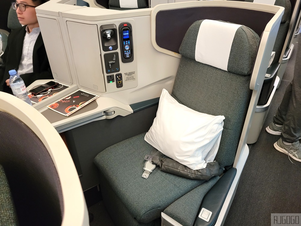 國泰航空評價 A330-300商務艙飛機餐 香港HKG-曼谷BKK 開箱CX617