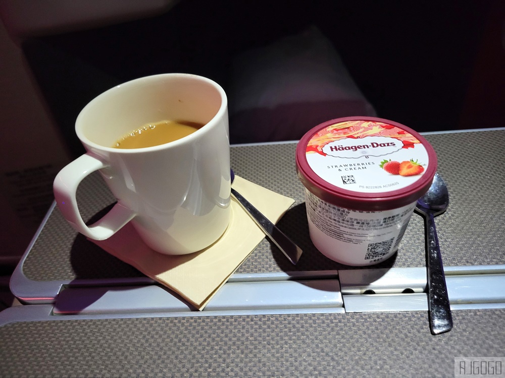 國泰航空評價 A330-300商務艙飛機餐 香港HKG-曼谷BKK 開箱CX617