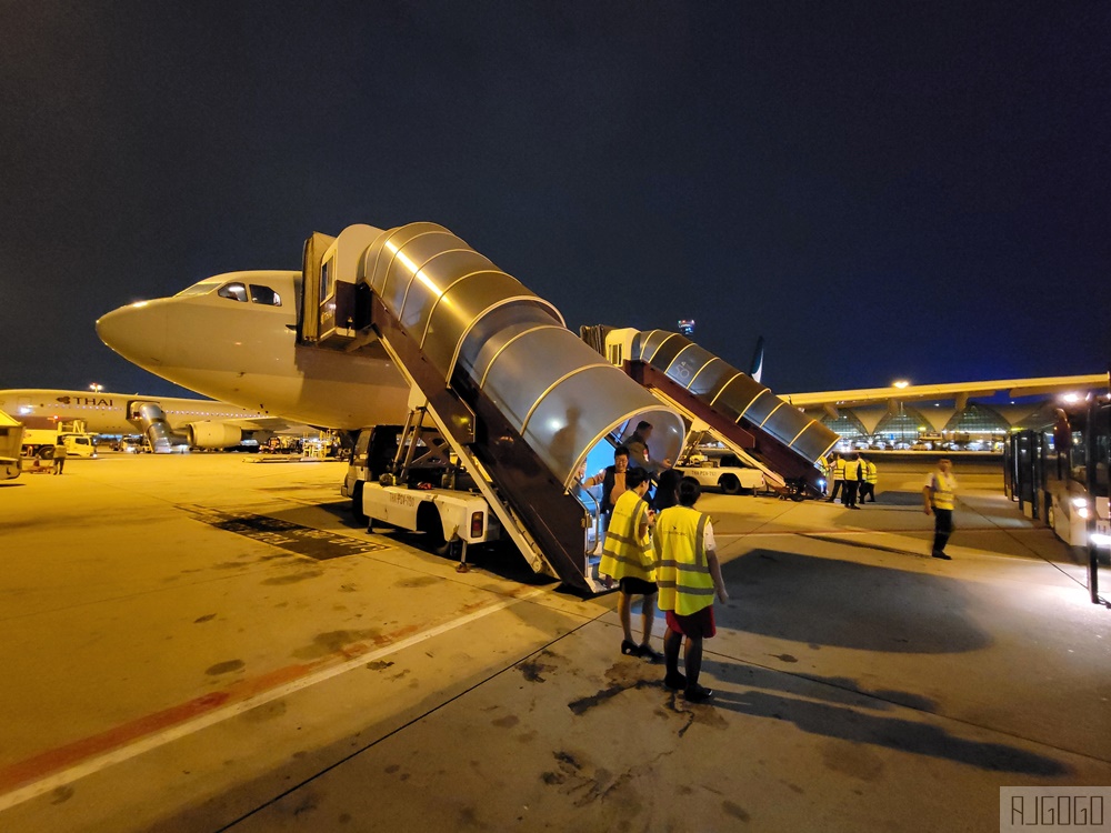 國泰航空評價 A330-300商務艙飛機餐 香港HKG-曼谷BKK 開箱CX617