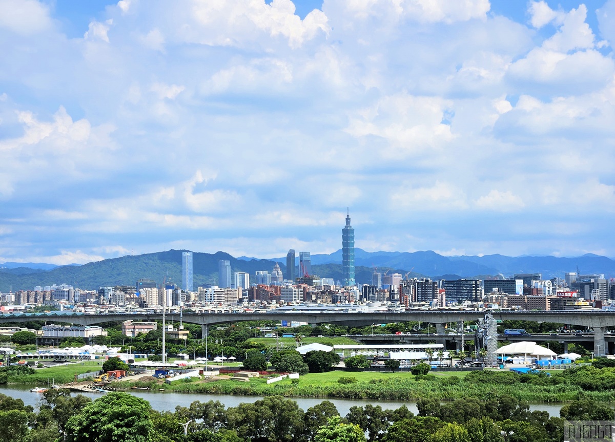 已歇業 台北美食 第一夫人咖啡 台北景觀咖啡廳 遠眺信義區天際線與松山機場 @AJ的旅行地圖