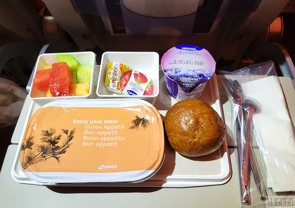 瑞士航空評價 香港HKG-蘇黎世ZRH 經濟艙飛機餐 開箱LX139 瑞士航空評價 香港HKG-蘇黎世ZRH 經濟艙飛機餐 開箱LX139