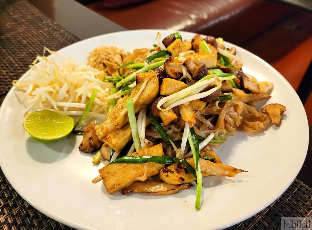 2026清邁自由行 Goodsouls Kitchen 清邁美食好吃素食 泰北咖哩麵、泰式炒河粉