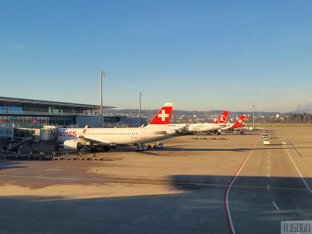 瑞士航空評價 蘇黎世ZRH-上海PVG 經濟艙飛機餐 A340全新改艙 開箱LX188