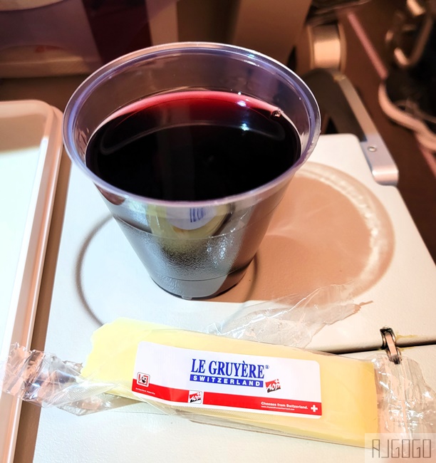 瑞士航空評價 蘇黎世ZRH-上海PVG 經濟艙飛機餐 A340全新改艙 開箱LX188