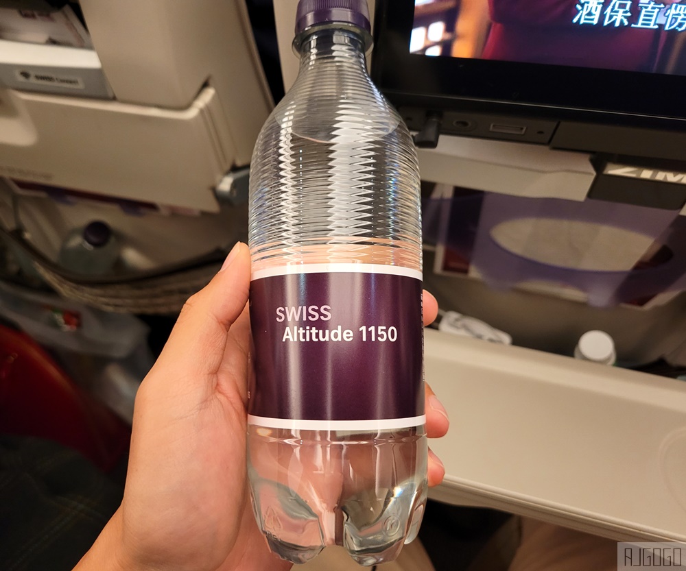 瑞士航空評價 蘇黎世ZRH-上海PVG 經濟艙飛機餐 A340全新改艙 開箱LX188