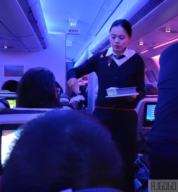 瑞士航空評價 蘇黎世ZRH-上海PVG 經濟艙飛機餐 A340全新改艙 開箱LX188