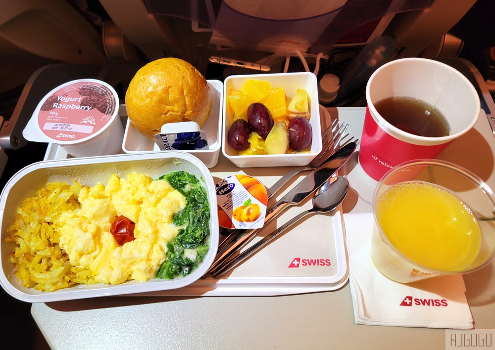 瑞士航空評價 蘇黎世ZRH-上海PVG 經濟艙飛機餐 A340全新改艙 開箱LX188