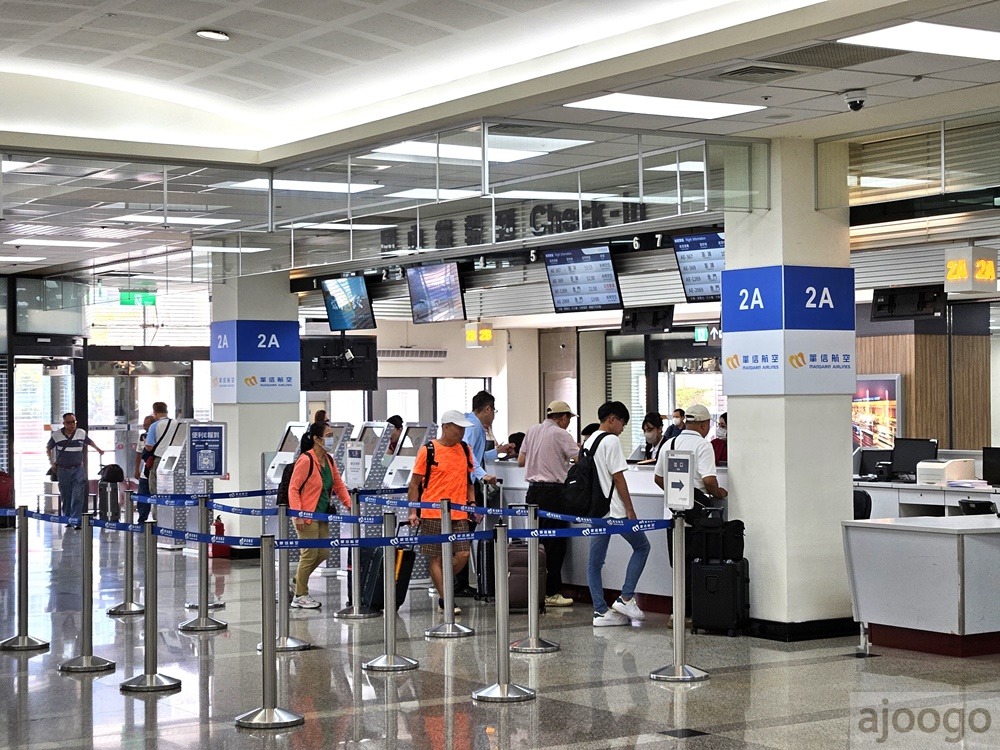 2026馬祖旅遊 搭飛機去馬祖 華信航空、立榮航空哪間好? 國內線行李托運重量