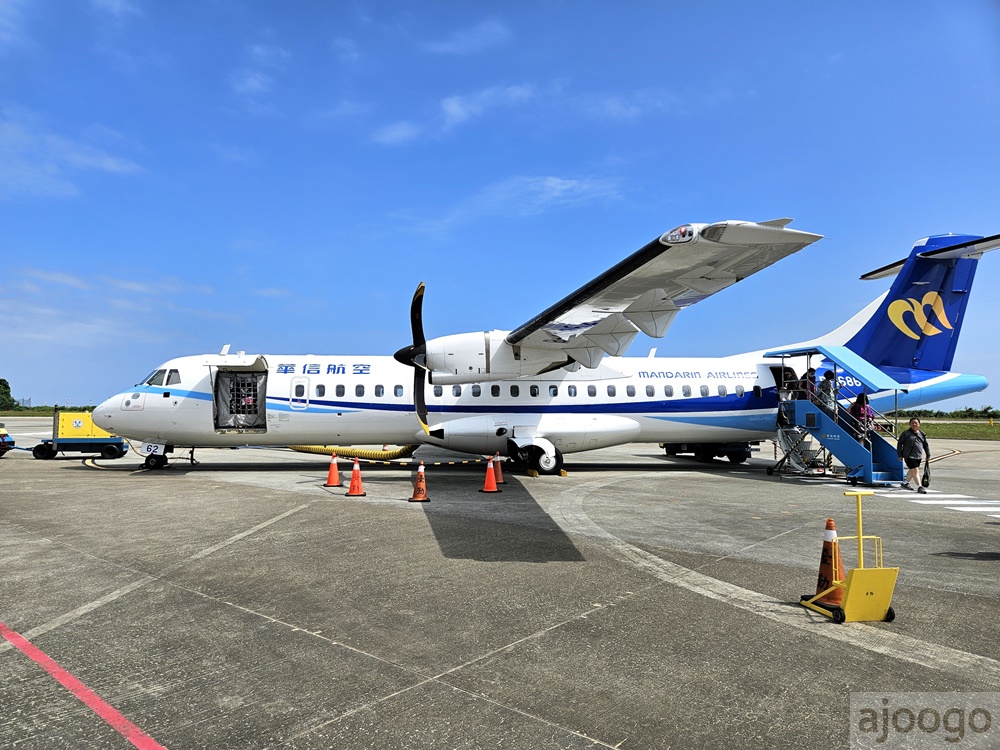 2026馬祖旅遊 搭飛機去馬祖 華信航空、立榮航空哪間好? 國內線行李托運重量 2026馬祖旅遊 搭飛機去馬祖 華信航空、立榮航空哪間好? 國內線行李托運重量