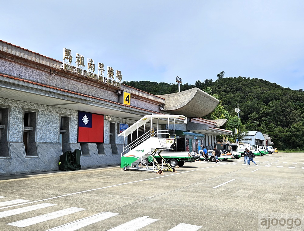 2026馬祖旅遊 搭飛機去馬祖 華信航空、立榮航空哪間好? 國內線行李托運重量