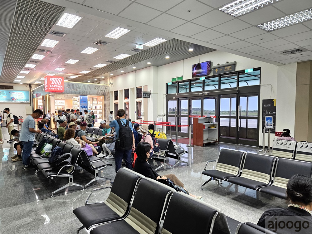 2026馬祖旅遊 搭飛機去馬祖 華信航空、立榮航空哪間好? 國內線行李托運重量
