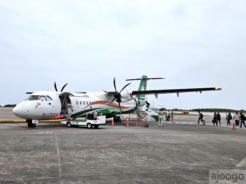 2026馬祖旅遊 搭飛機去馬祖 華信航空、立榮航空哪間好? 國內線行李托運重量