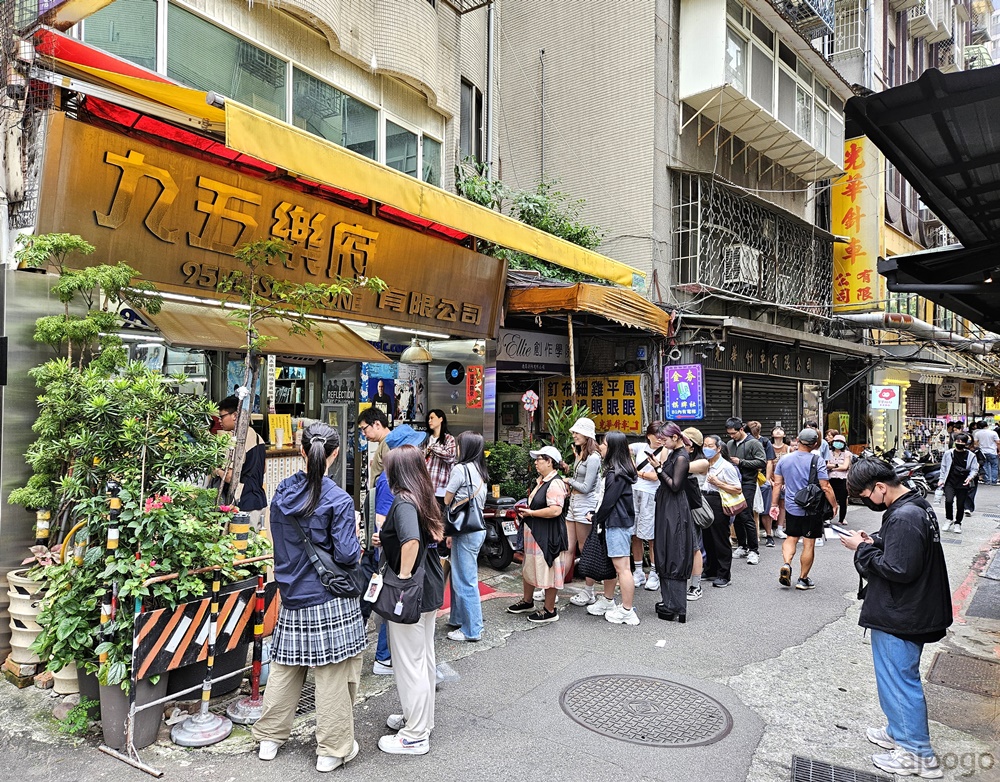 西門町美食 95樂府 台北最便宜的手搖飲料店 紅茶綠茶烏龍茶只要10元