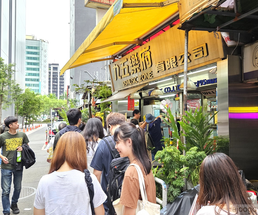 西門町美食 95樂府 台北最便宜的手搖飲料店 紅茶綠茶烏龍茶只要10元