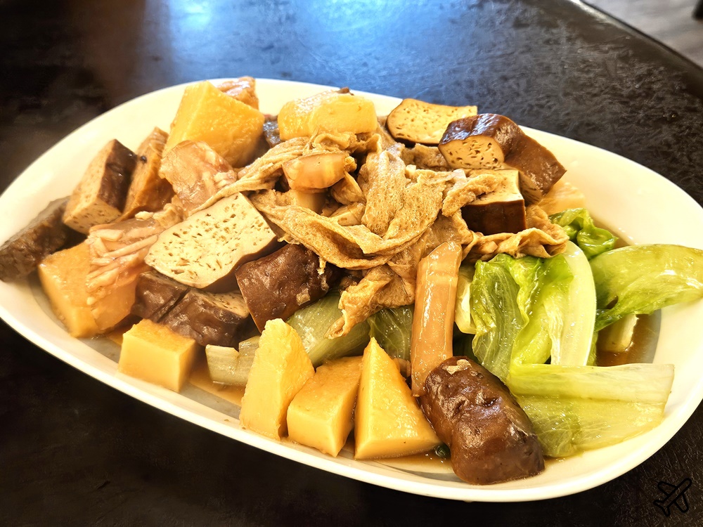 嘉義美食 香香素食 嘉義人推薦素食餐廳 有滷味、炸物與各種飯麵點