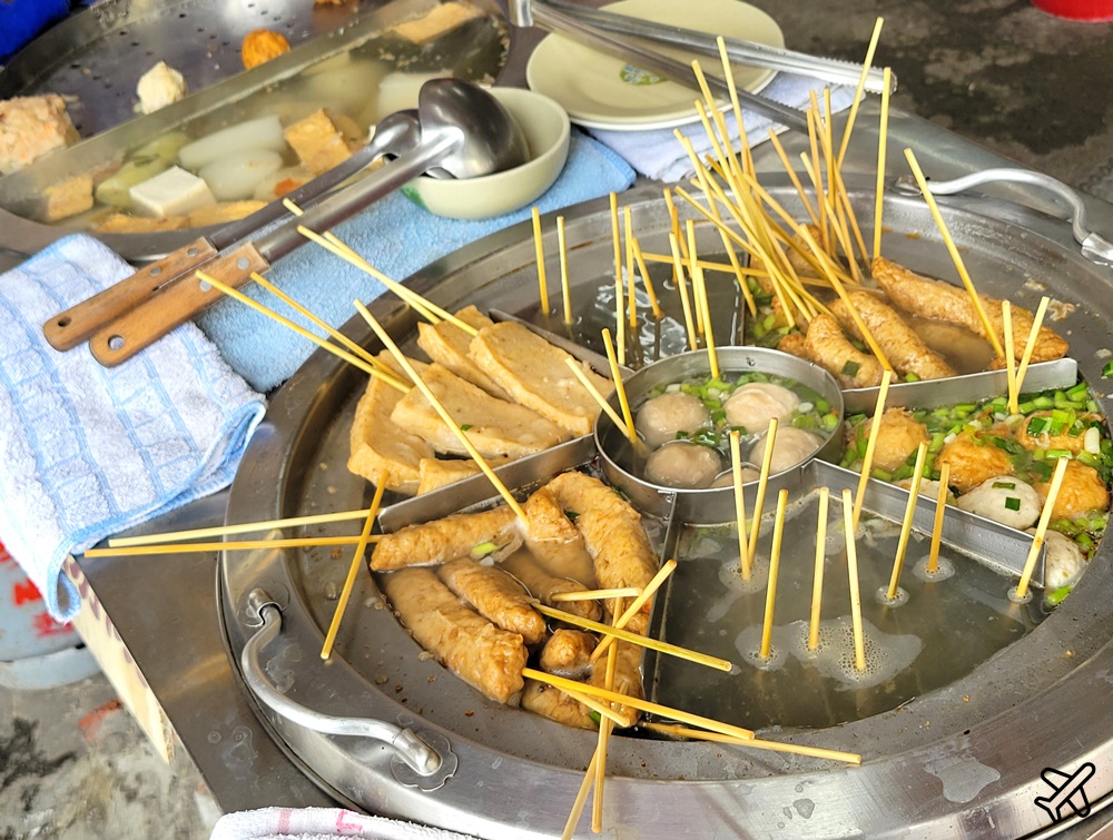 高雄美食 一德黑輪攤 關東煮、烤米腸香腸、烤黑輪 高雄傳統小吃