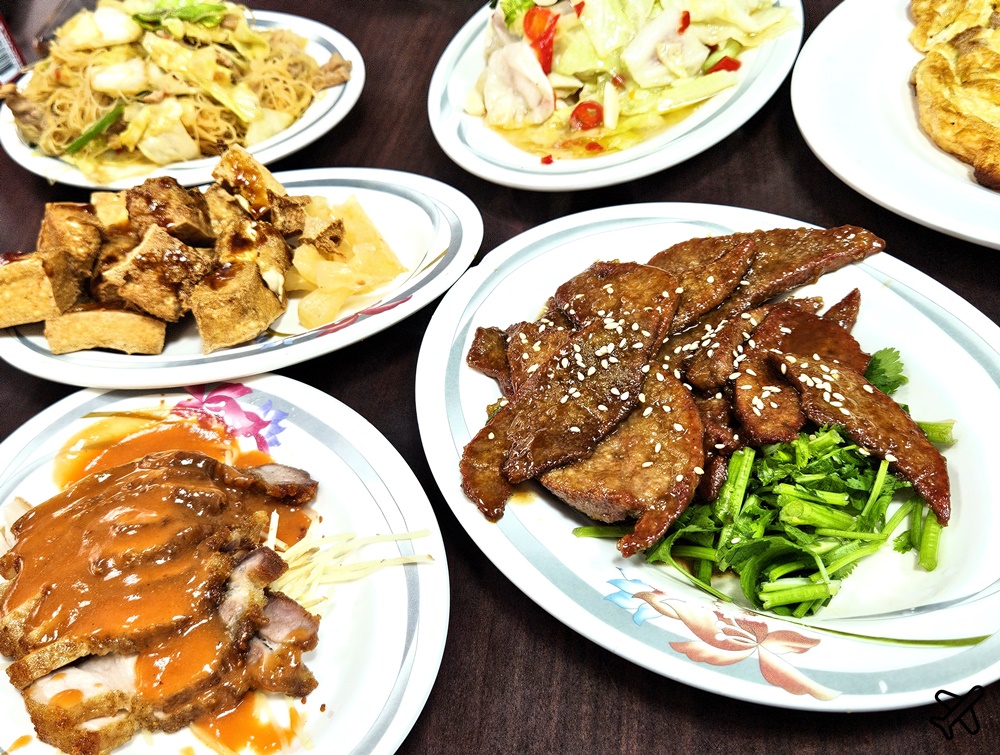 台中美食 好小子擔仔麵 菜單 熱炒與小吃店綜合體 煎豬肝、炒米粉好吃